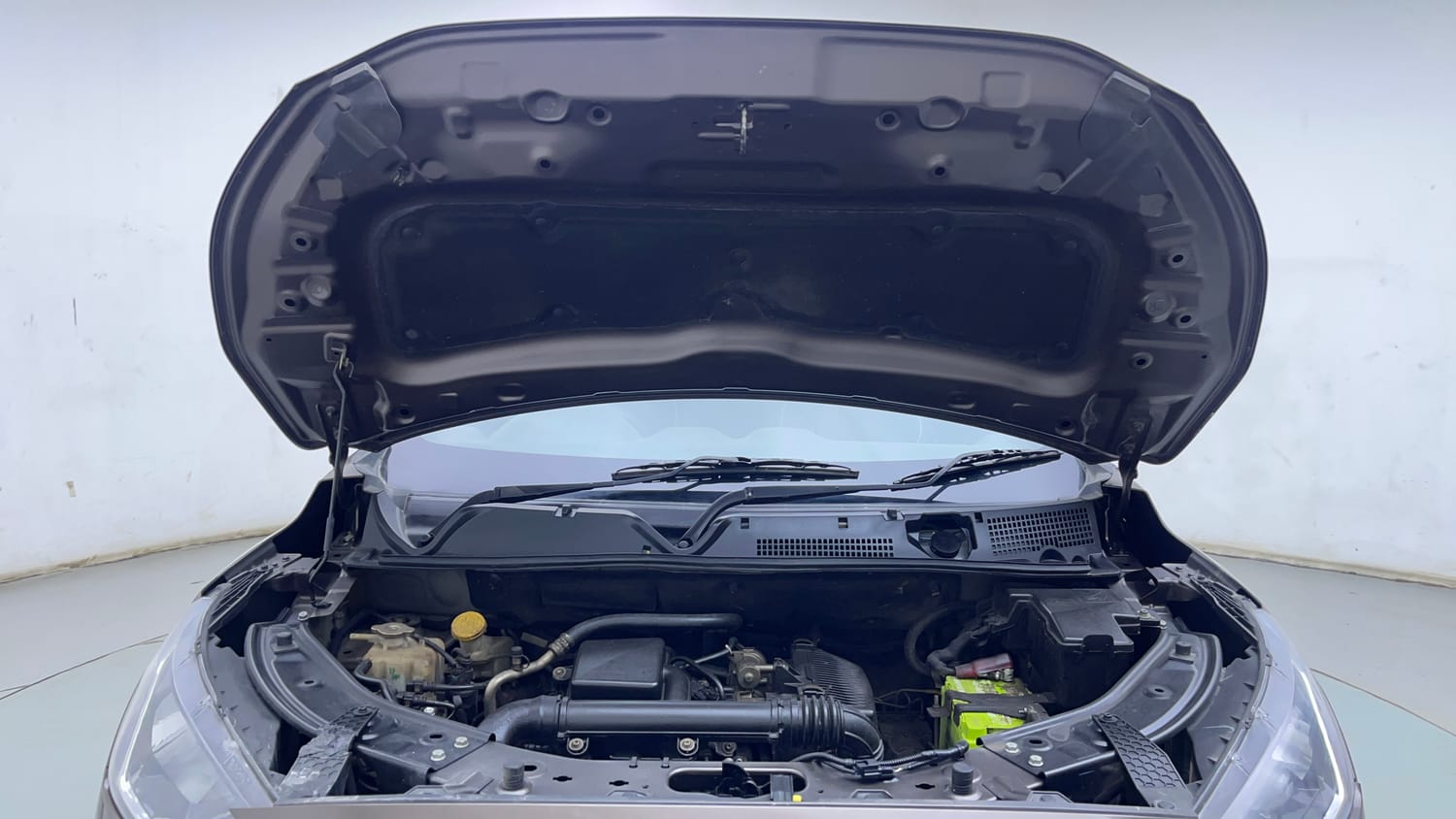 Used 2023 Nissan Magnite XV Petrol Manual engine ENGINE & BONNET OPEN FRONT VIEW