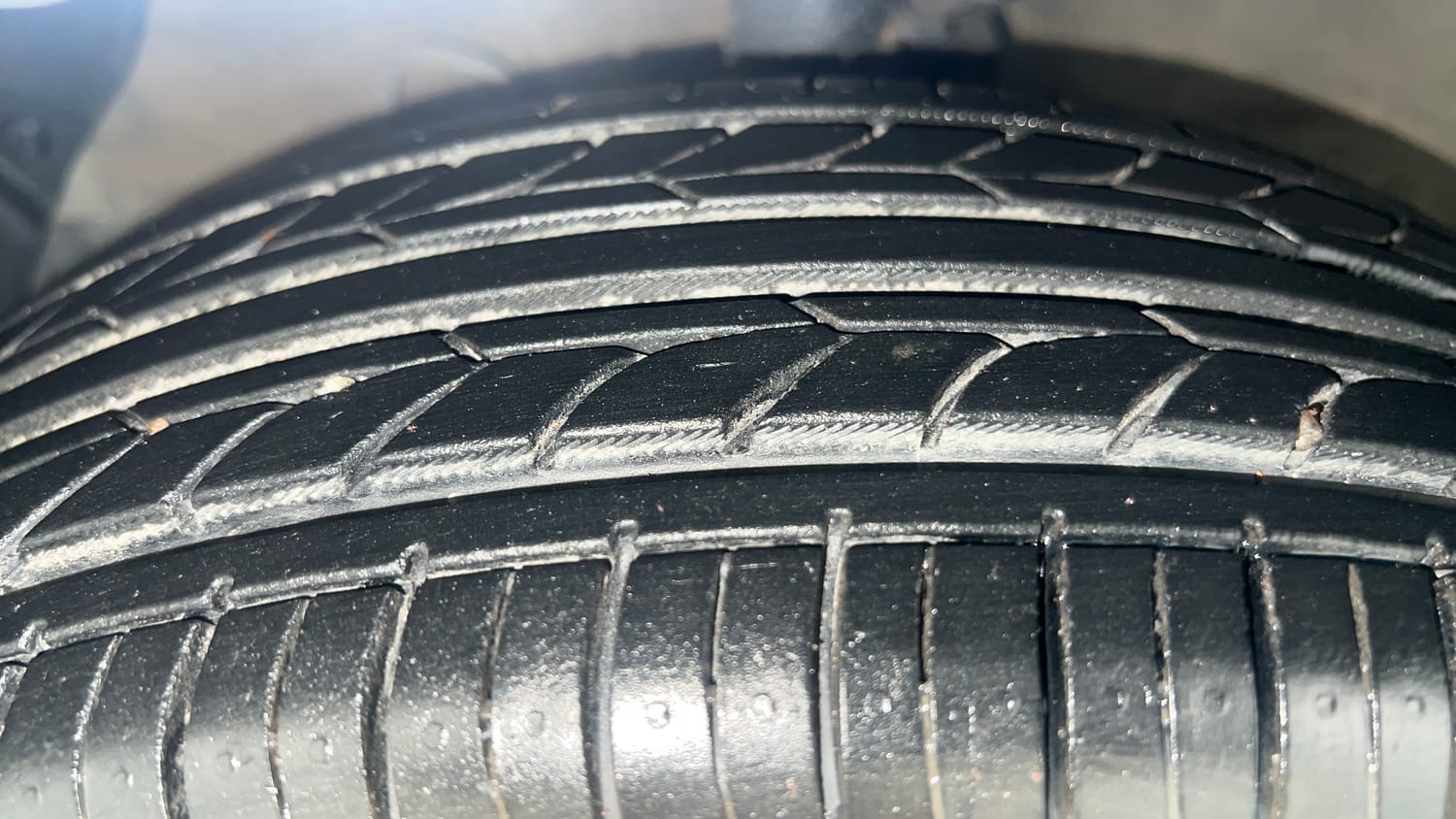 Used 2015 Hyundai Xcent Base 1.2 Petrol Manual tyres LEFT FRONT TYRE TREAD VIEW