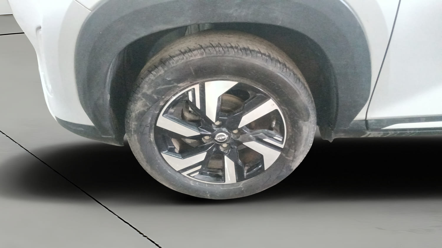 Used 2025 Nissan Magnite Tekna B4D 1.0 Petrol MT Petrol Manual tyres LEFT FRONT TYRE RIM VIEW