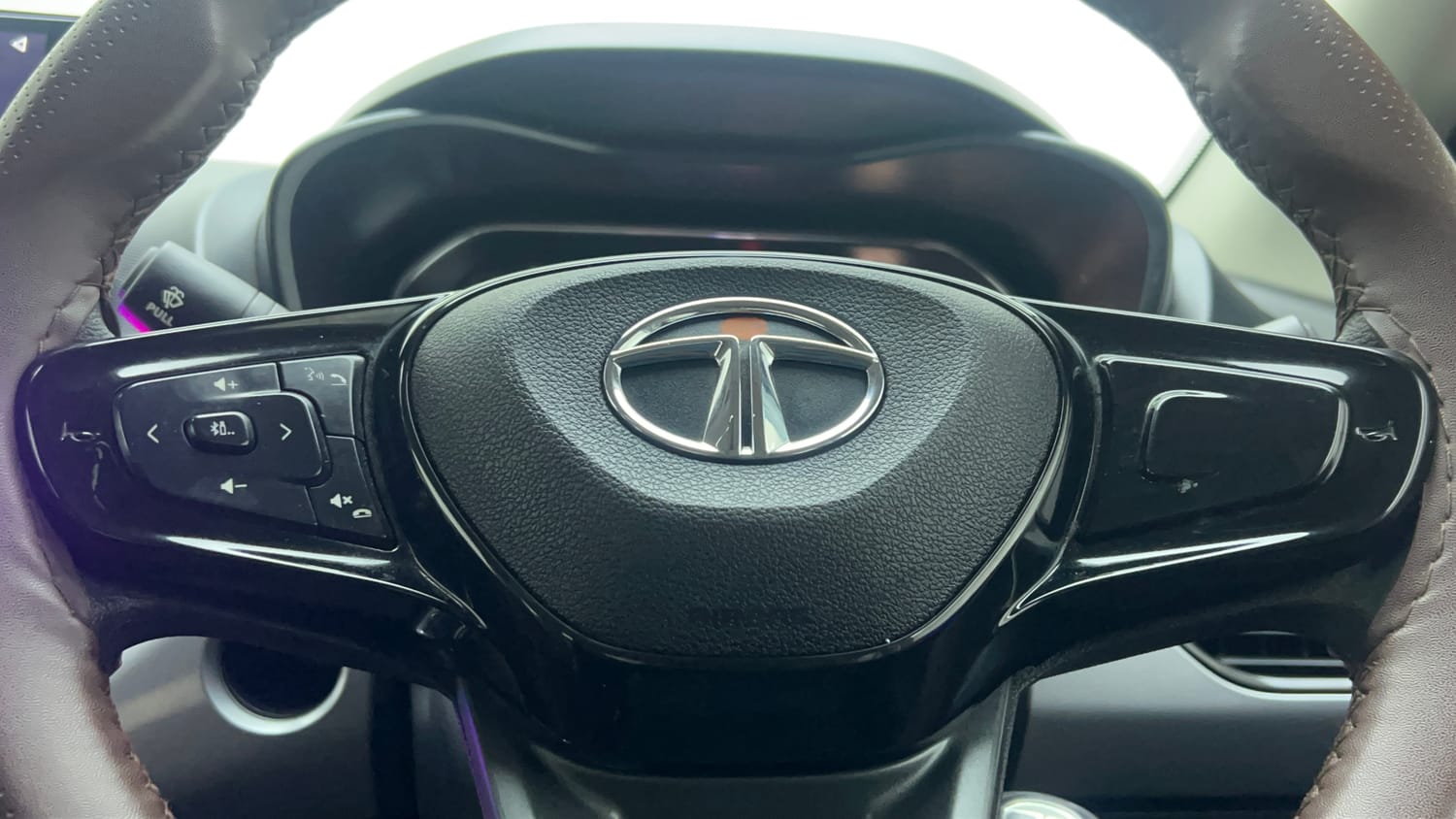 Used 2024 Tata Nexon XMA (S) Petrol Automatic top_features Steering mounted controls