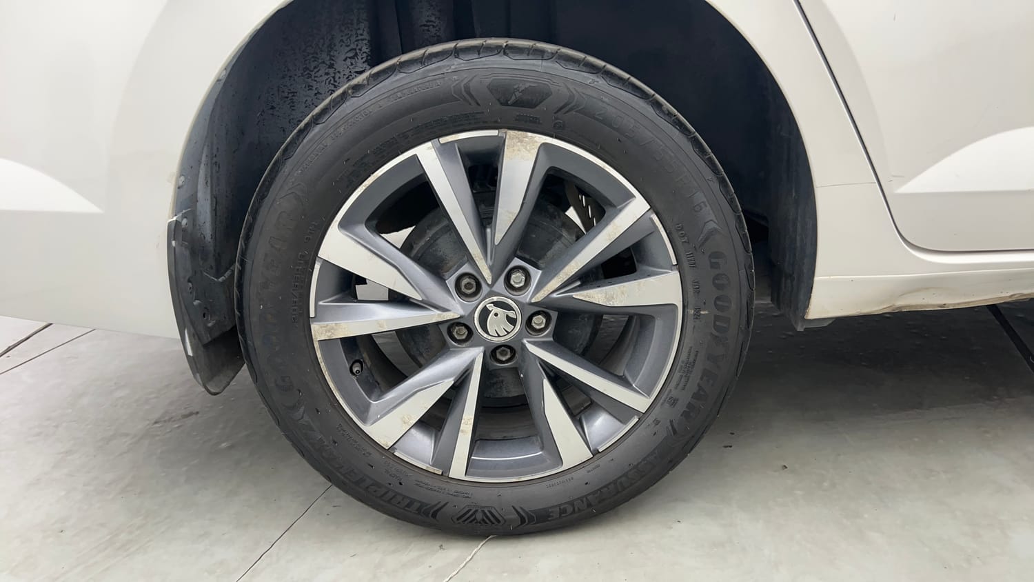 Used 2022 Skoda Slavia Style 1.0L TSI MT Petrol Manual tyres RIGHT REAR TYRE RIM VIEW