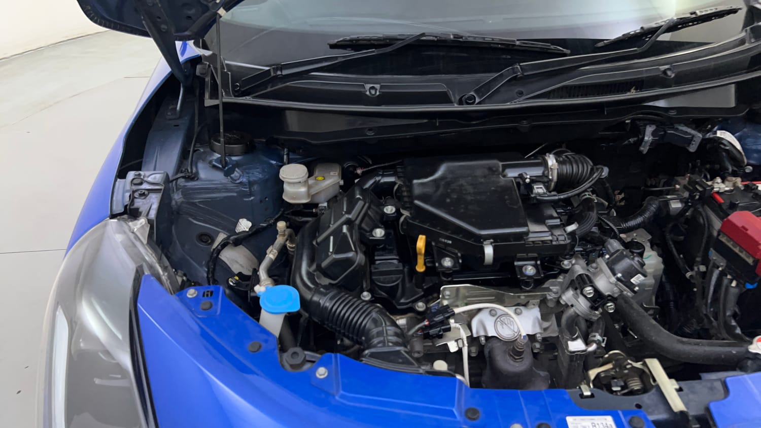 Used 2025 Maruti Suzuki Swift ZXi Plus Dual Tone AMT Petrol Automatic engine ENGINE RIGHT SIDE HINGE & APRON VIEW