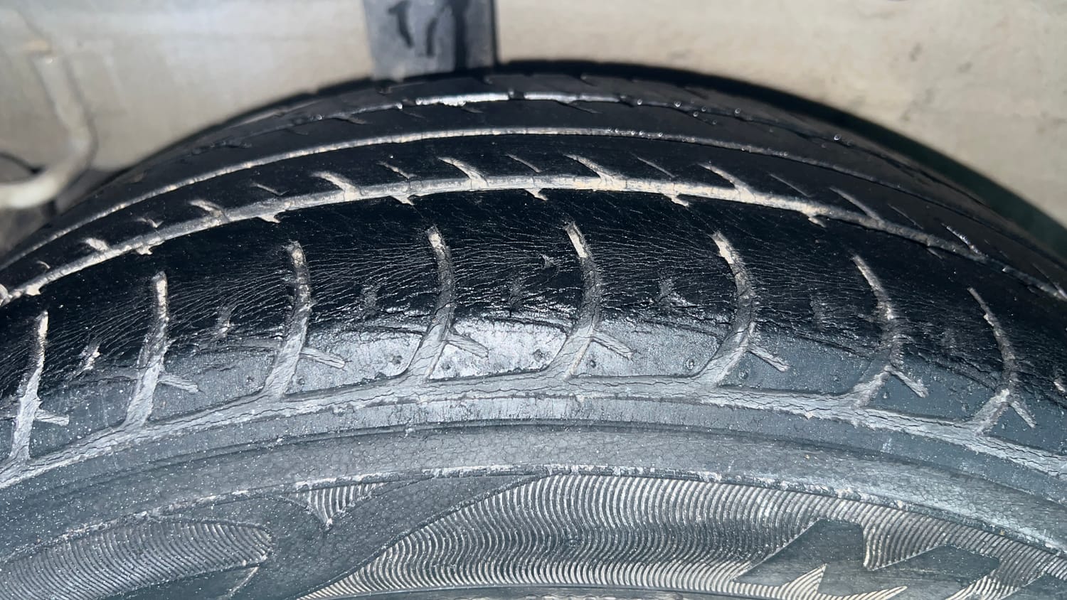Used 2015 Maruti Suzuki Celerio VXi AMT Petrol Automatic tyres RIGHT REAR TYRE TREAD VIEW