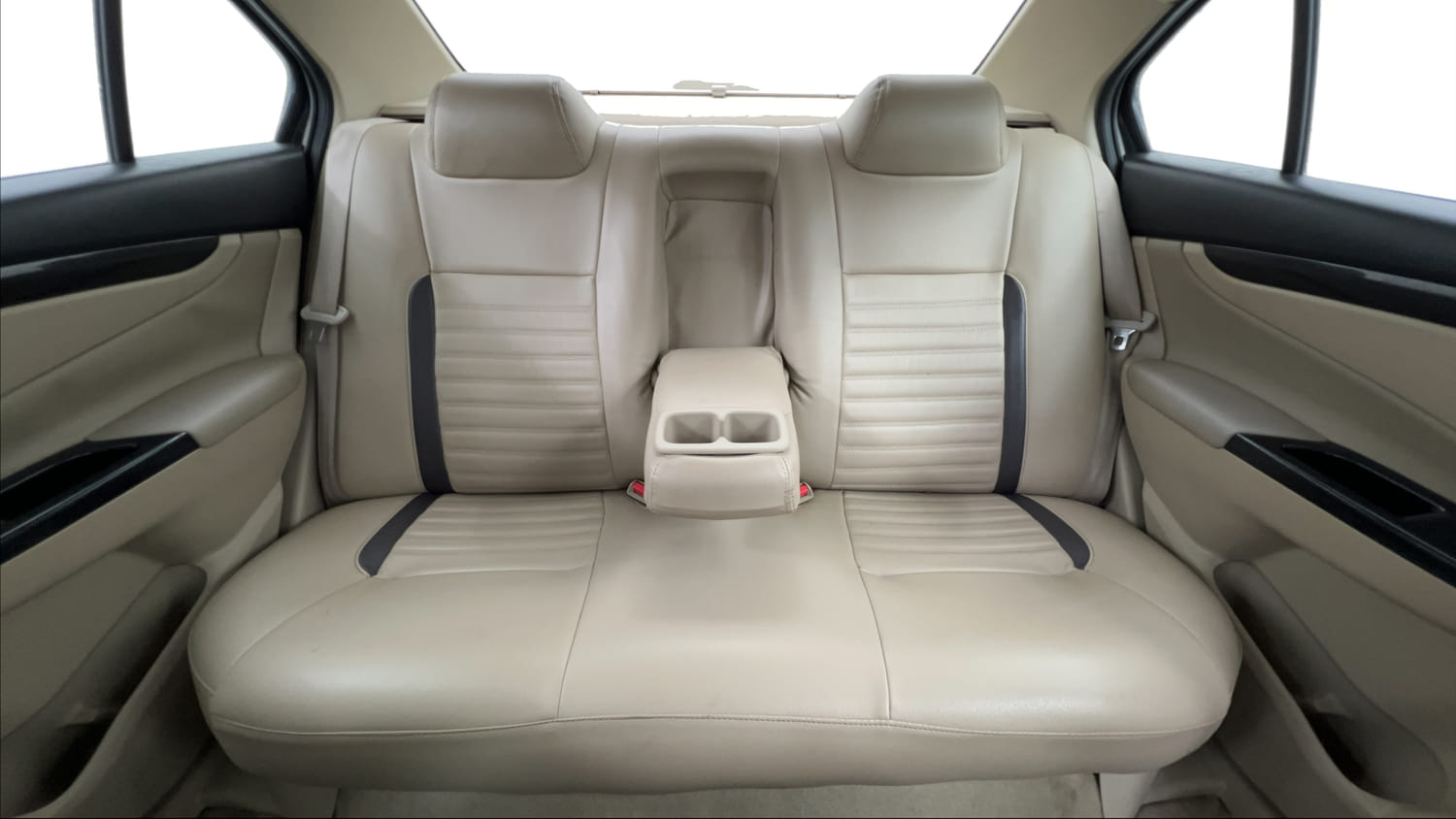 Used 2015 Maruti Suzuki Ciaz ZXi  AT Petrol Automatic interior REAR SEAT CONDITION VIEW