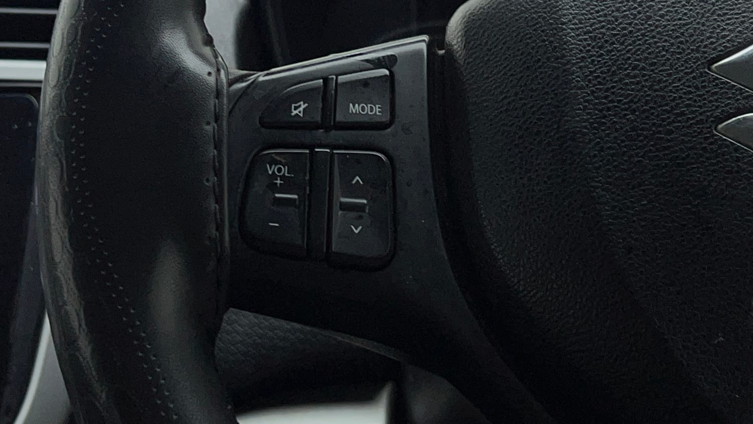Used 2022 maruti-suzuki Vitara Brezza VXi Petrol Manual top_features Steering mounted controls