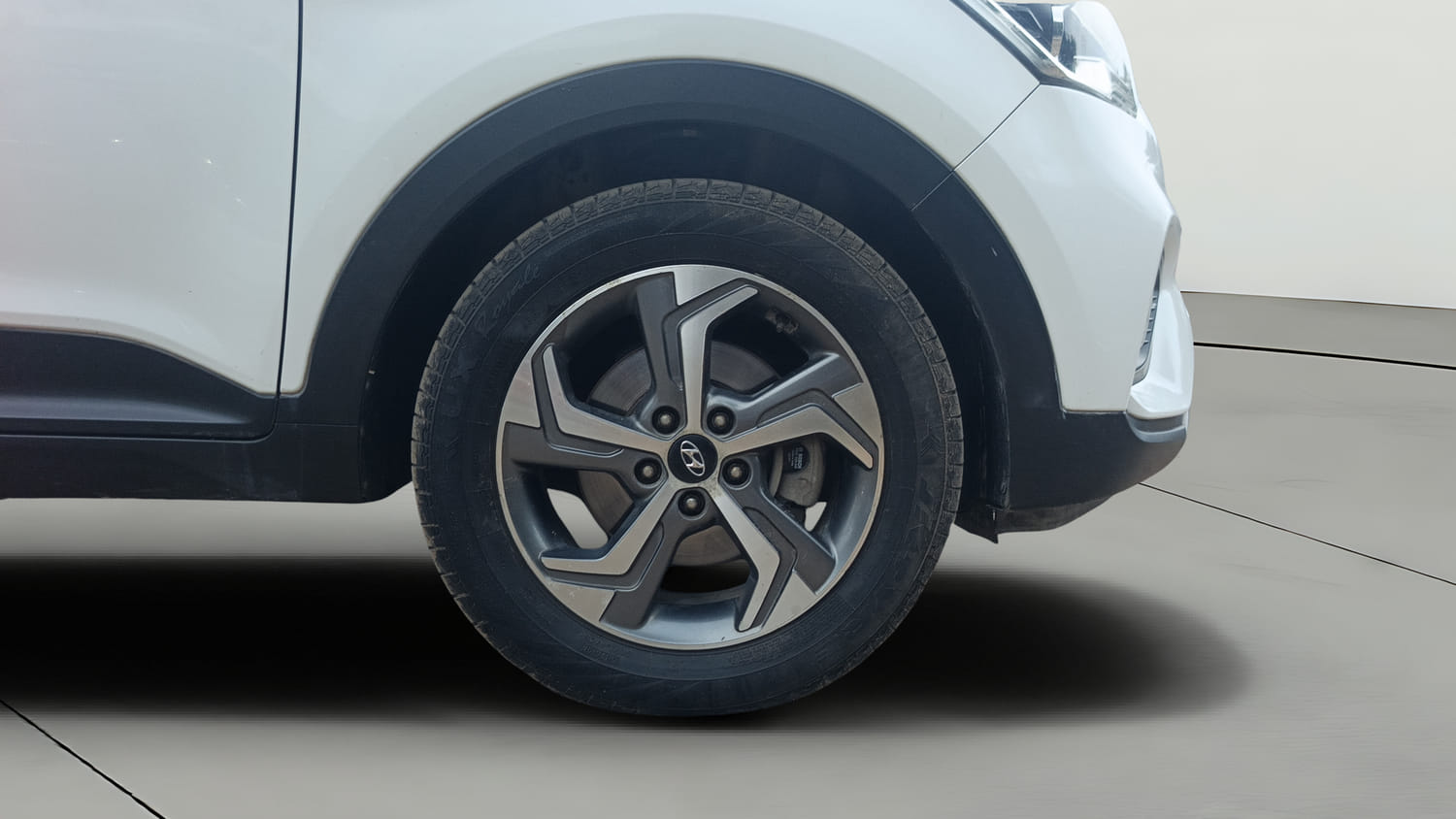 Used 2019 Hyundai Creta SX 1.6 AT CRDi Diesel Automatic tyres RIGHT FRONT TYRE RIM VIEW
