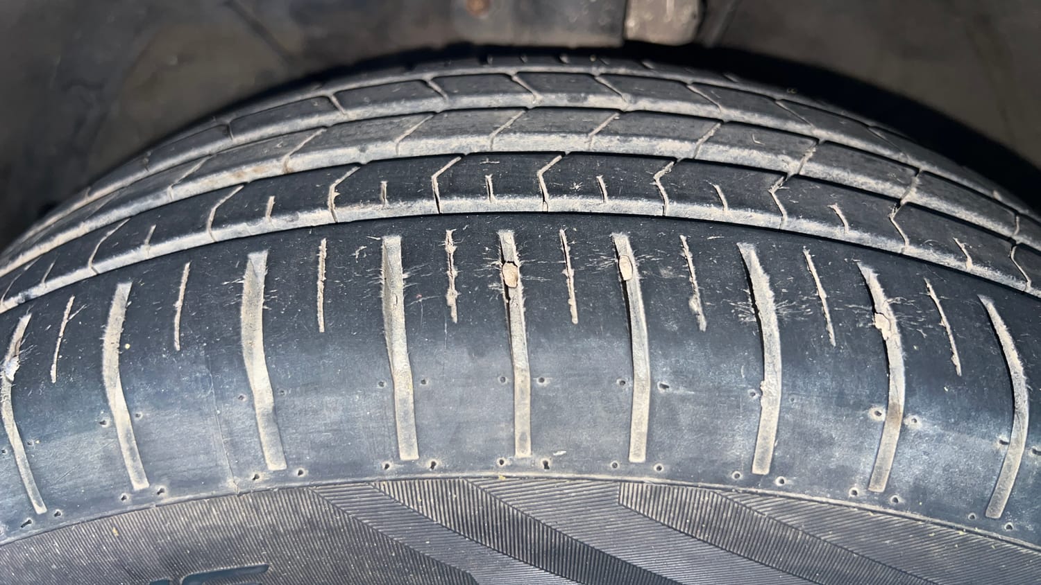 Used 2018 Maruti Suzuki Swift ZXi AMT Petrol Automatic tyres LEFT FRONT TYRE TREAD VIEW