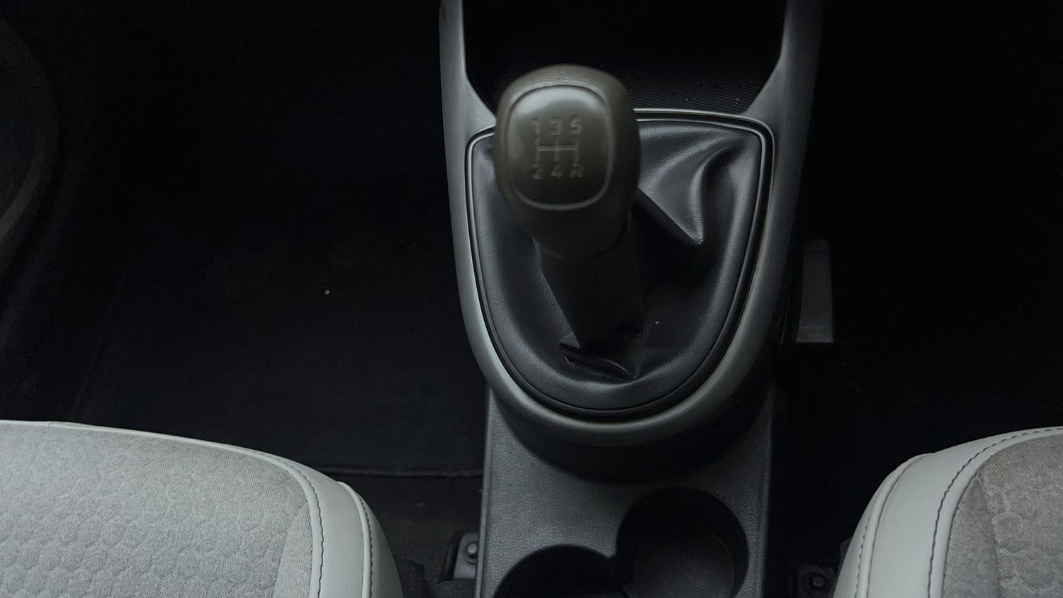 Used 2021 Hyundai Grand i10 Nios Magna 1.2 Kappa VTVT Petrol Manual interior GEAR  KNOB VIEW