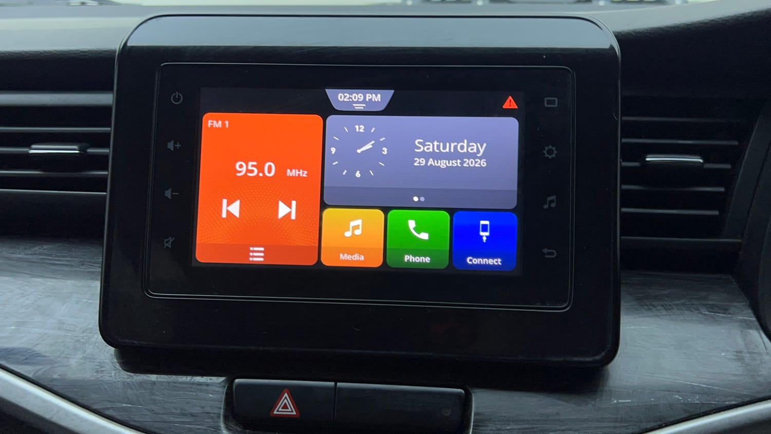 Used 2019 Maruti Suzuki XL6 Alpha MT Petrol Petrol Manual top_features Integrated (in-dash) music system