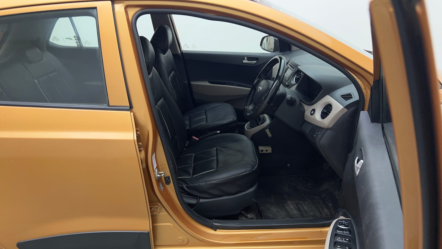 Used 2014 null Petrol Manual interior RIGHT SIDE FRONT DOOR CABIN VIEW