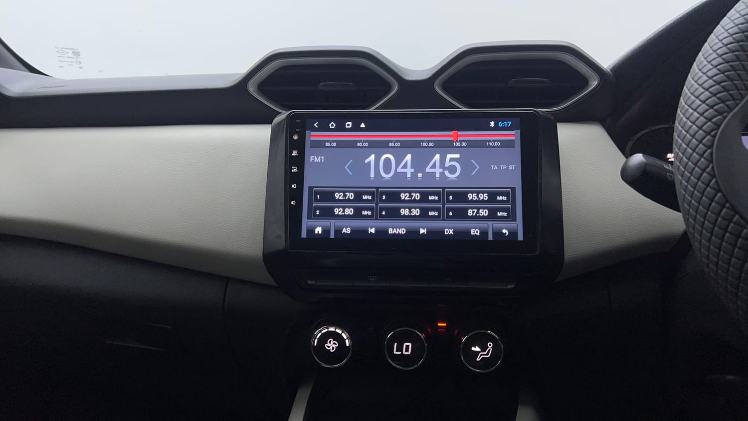 Used 2021 Nissan Magnite XL Petrol Manual top_features Integrated (in-dash) music system