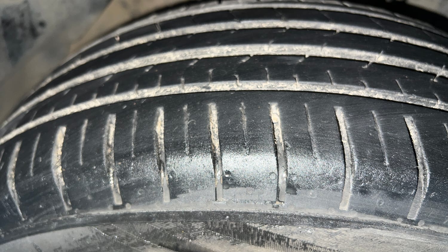 Used 2018 Tata Nexon XM Petrol Manual tyres RIGHT FRONT TYRE TREAD VIEW