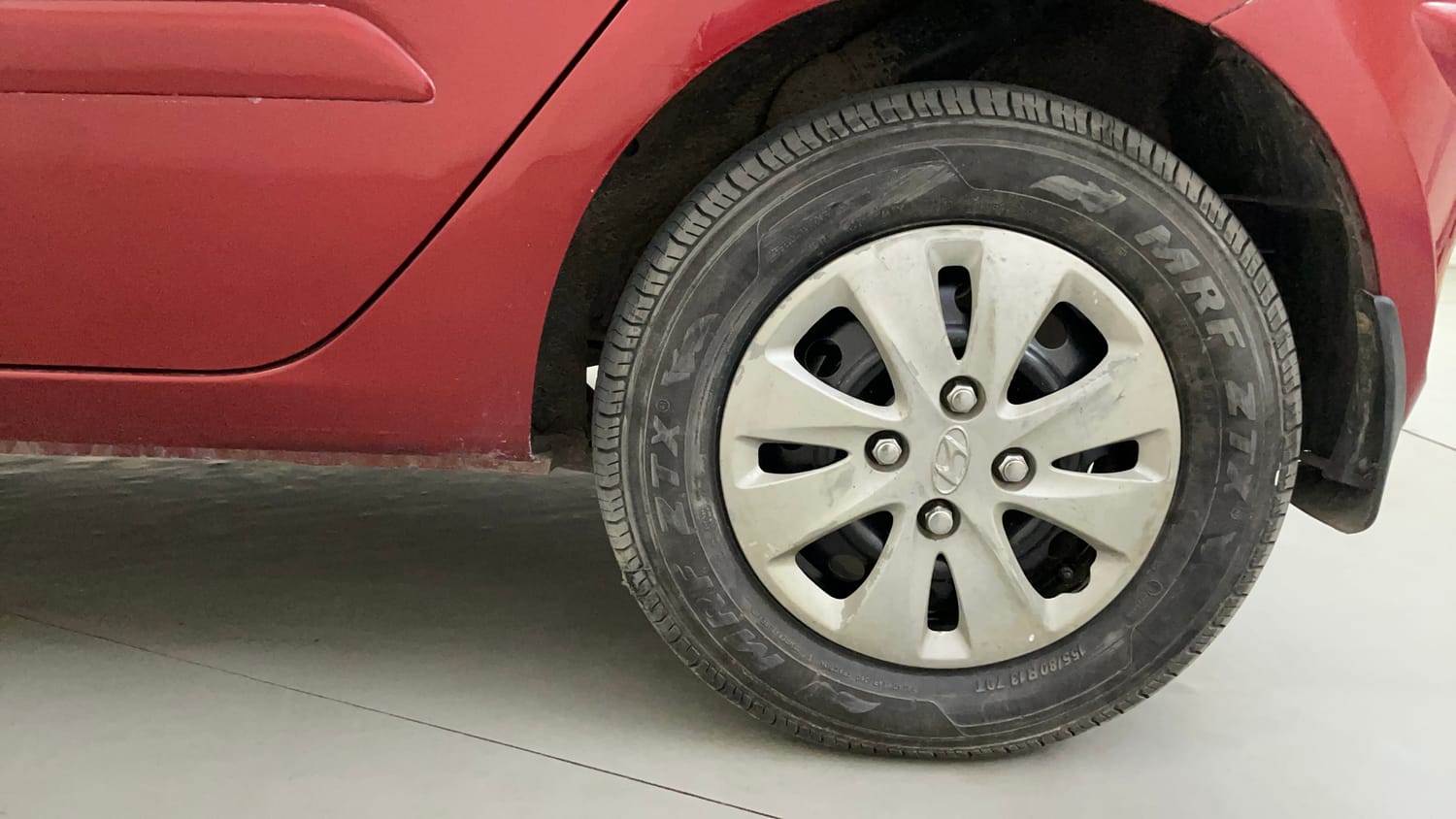 Used 2012 Hyundai i10 Sportz 1.2 AT Kappa2 Petrol Automatic tyres LEFT REAR TYRE RIM VIEW