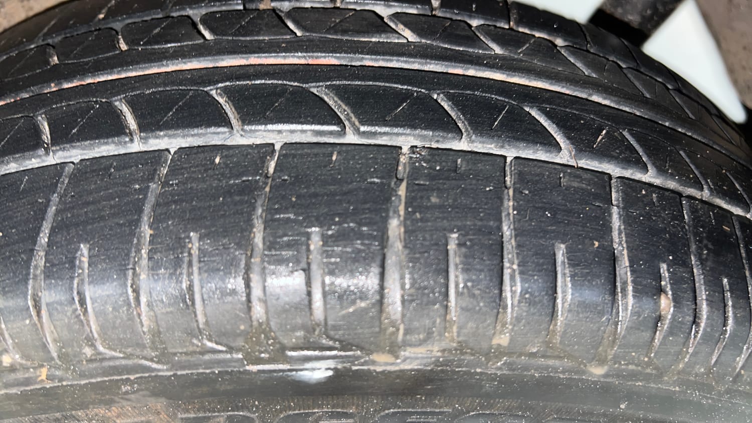 Used 2013 Maruti Suzuki Wagon R VXI Petrol Manual tyres LEFT REAR TYRE TREAD VIEW