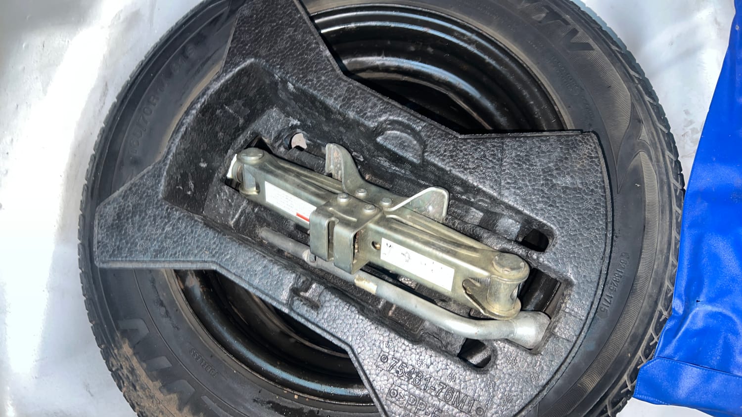Used 2015 Maruti Suzuki Celerio VXi AMT Petrol Automatic tyres SPARE TYRE VIEW