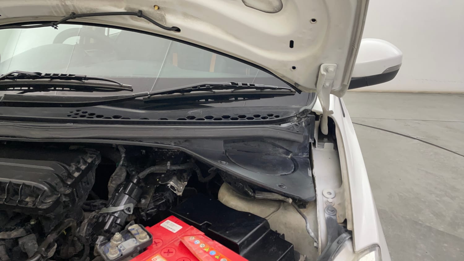 Used 2019 Tata Tiago Revotron XZ Petrol Manual engine ENGINE LEFT SIDE HINGE & APRON VIEW