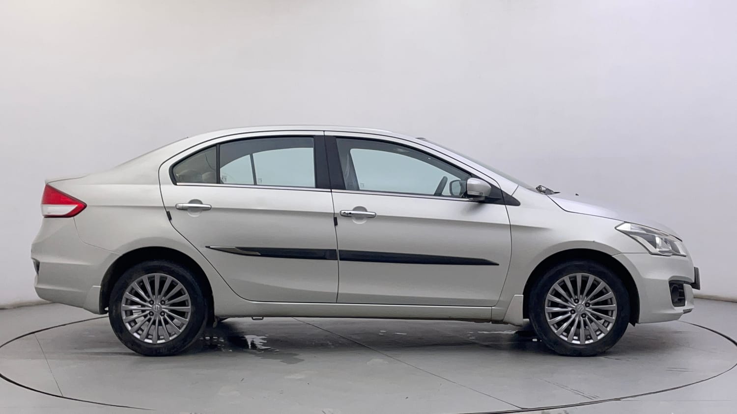 Used 2017 Maruti Suzuki Ciaz Alpha 1.4 AT Petrol Automatic exterior RIGHT SIDE VIEW