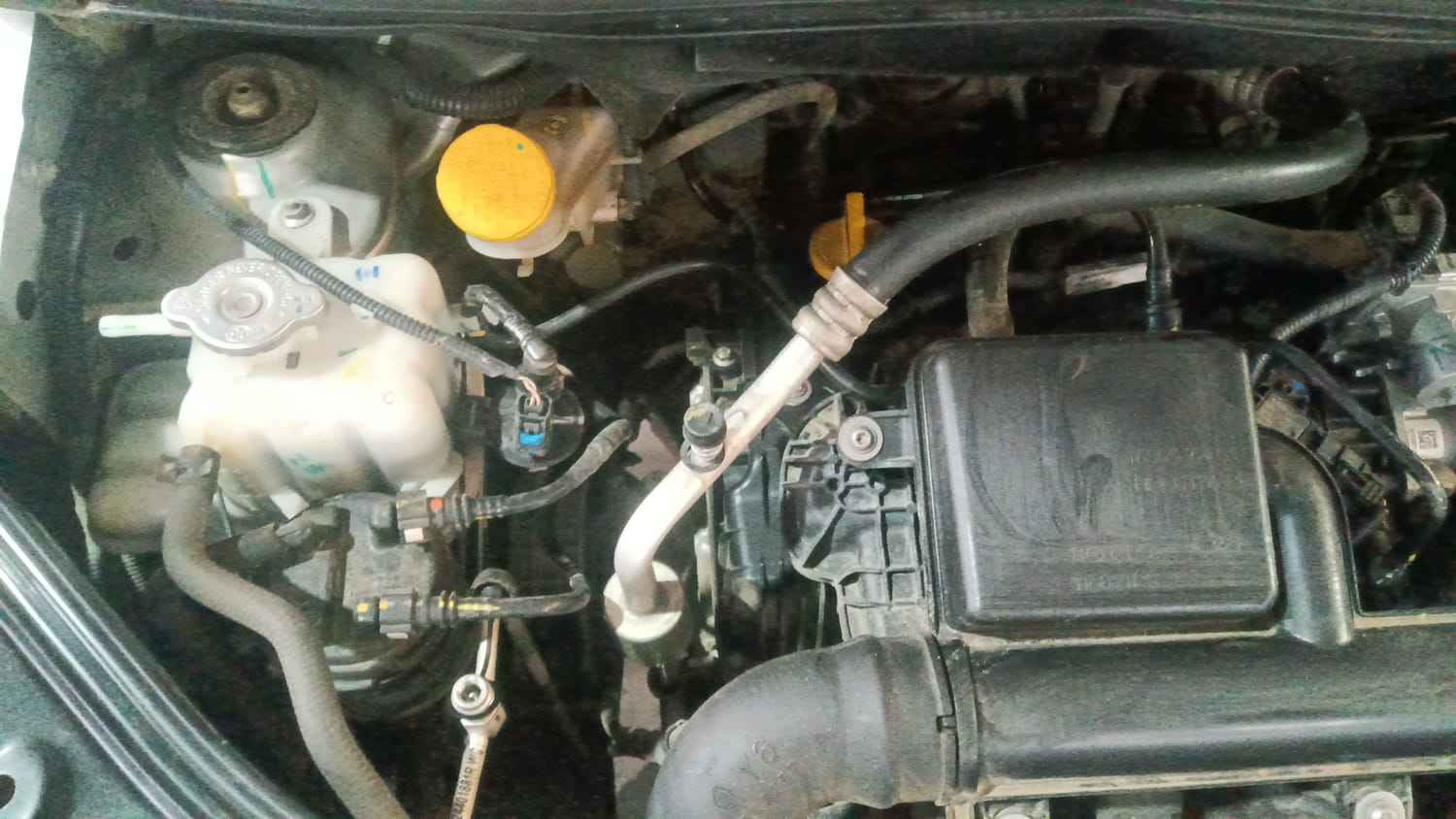 Used 2025 Nissan Magnite Tekna B4D 1.0 Petrol MT Petrol Manual engine ENGINE RIGHT SIDE VIEW