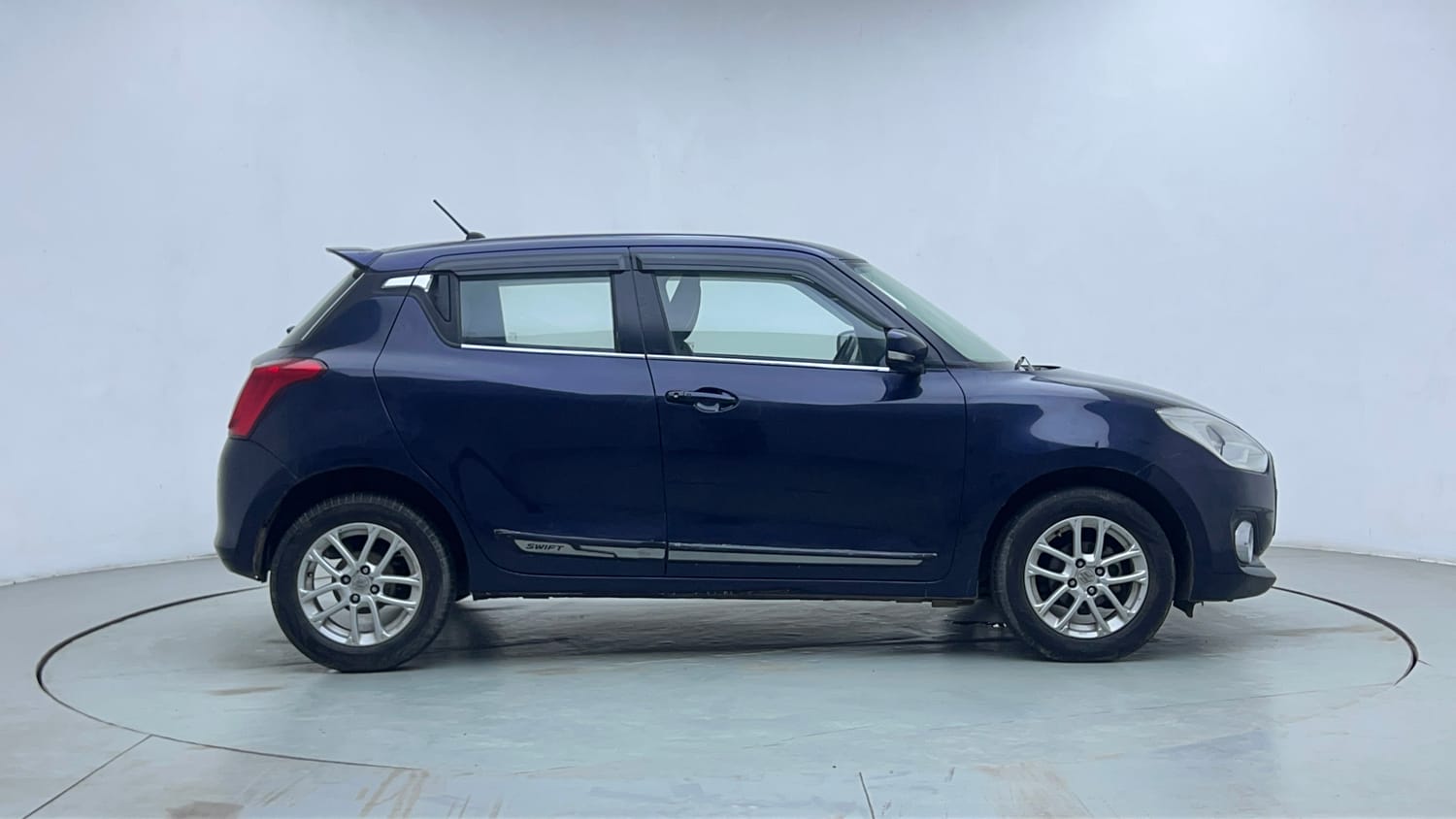 Used 2018 Maruti Suzuki Swift ZXi AMT Petrol Automatic exterior RIGHT SIDE VIEW