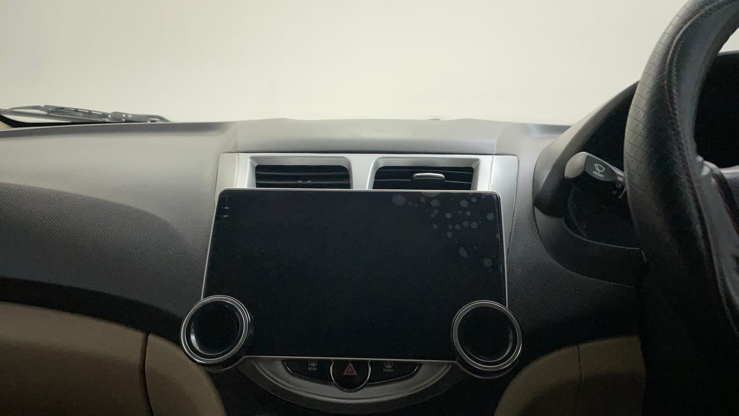 Used 2014 Hyundai Verna Fluidic 1.6 VTVT SX Petrol Manual top_features Integrated (in-dash) music system