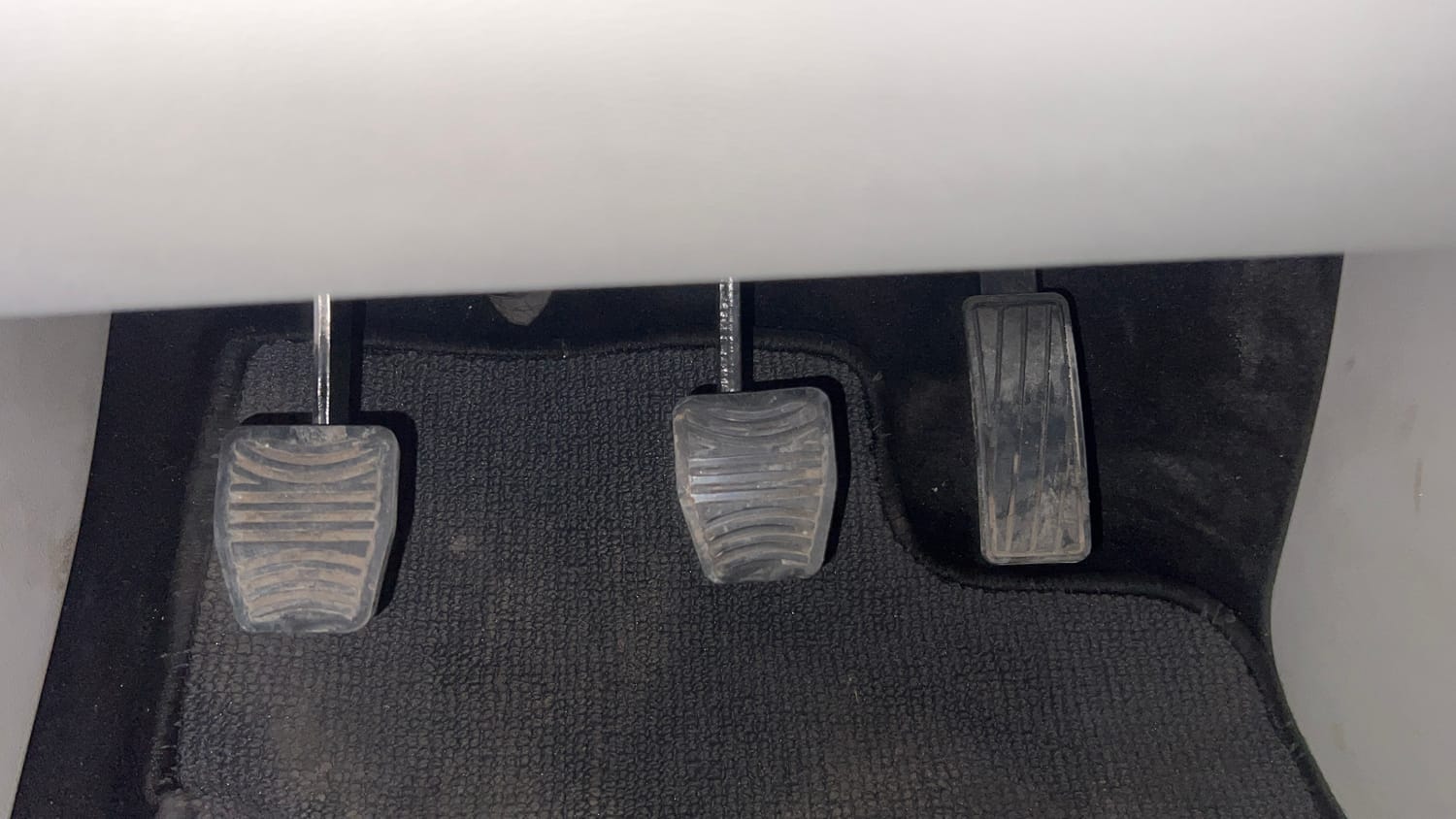 Used 2022 Mahindra XUV 300 W8 (O) 1.2 Petrol Petrol Manual interior PEDALS VIEW