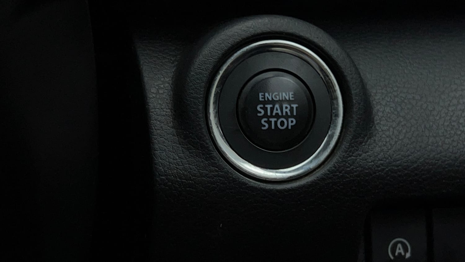 Used 2019 Maruti Suzuki XL6 Alpha MT Petrol Petrol Manual top_features Keyless start