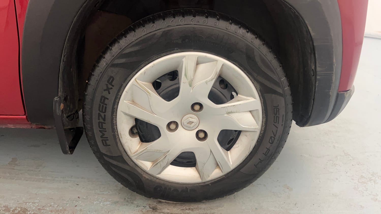 Used 2020 Renault Kwid RXL Petrol Manual tyres RIGHT FRONT TYRE RIM VIEW