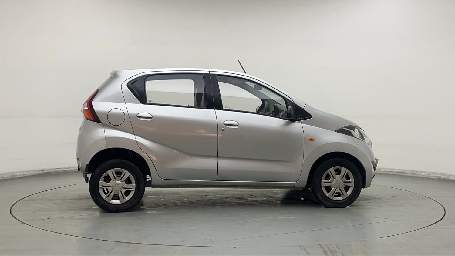 Used 2017 Datsun Redi-GO S Petrol Manual exterior RIGHT SIDE VIEW