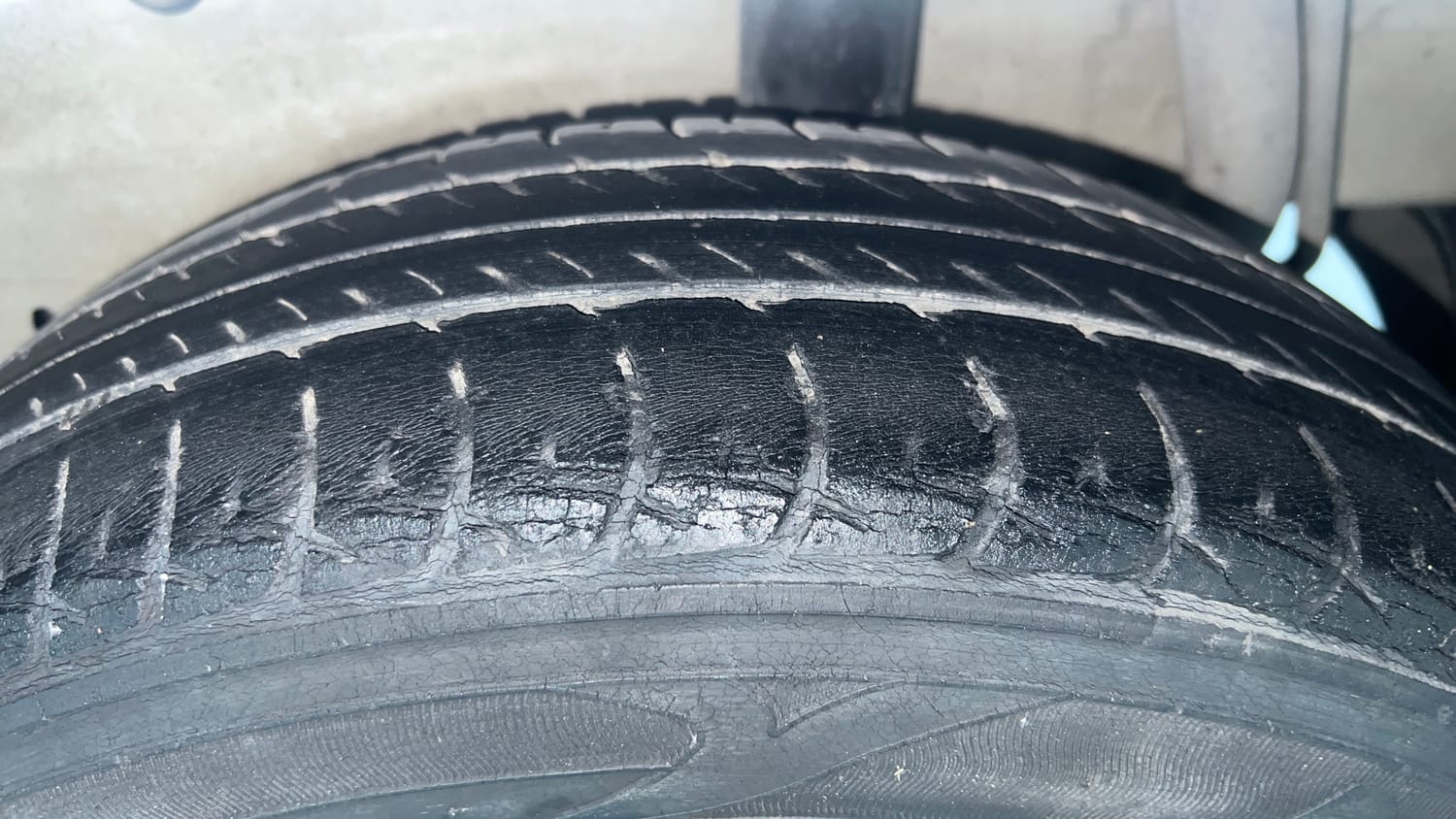 Used 2015 Maruti Suzuki Celerio VXi AMT Petrol Automatic tyres LEFT REAR TYRE TREAD VIEW