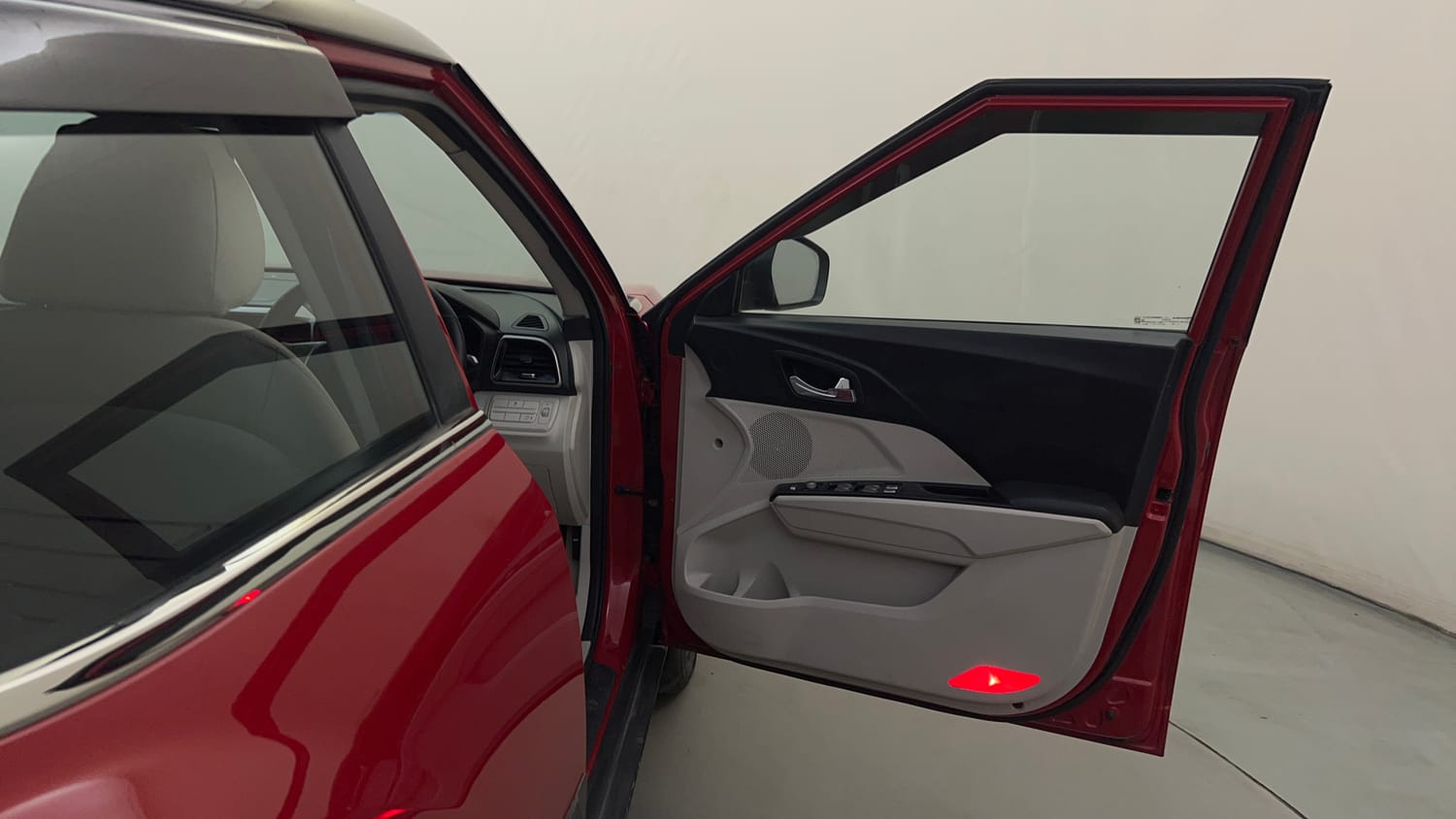 Used 2021 Mahindra XUV 300 W8 (O) 1.5 Diesel AMT Dual Tone Diesel Automatic interior RIGHT FRONT DOOR OPEN VIEW
