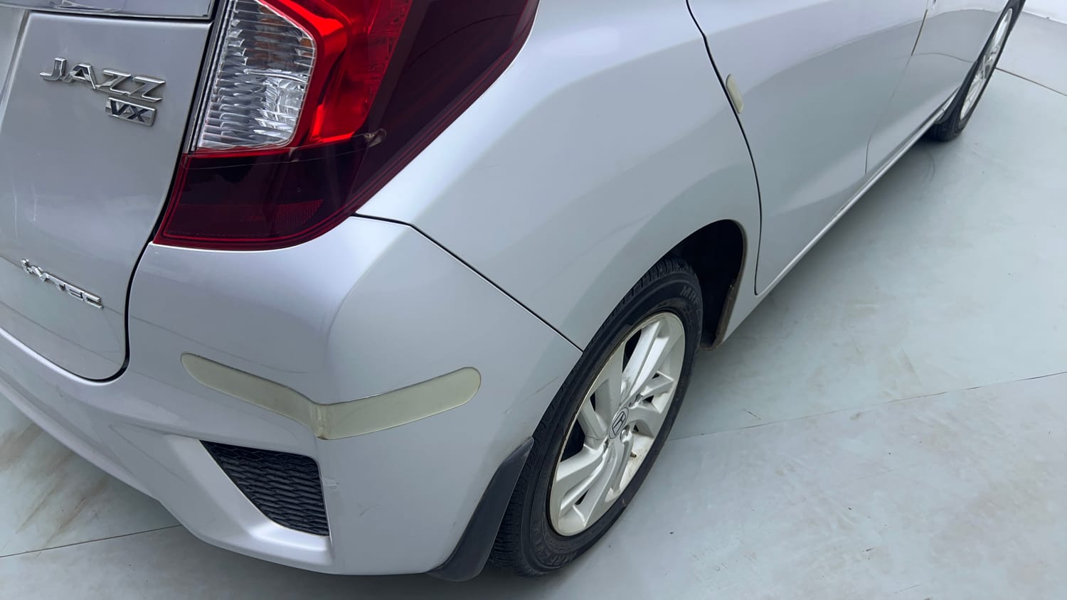 Used 2015 Honda Jazz VX Petrol Petrol Manual dents MINOR SCRATCH
