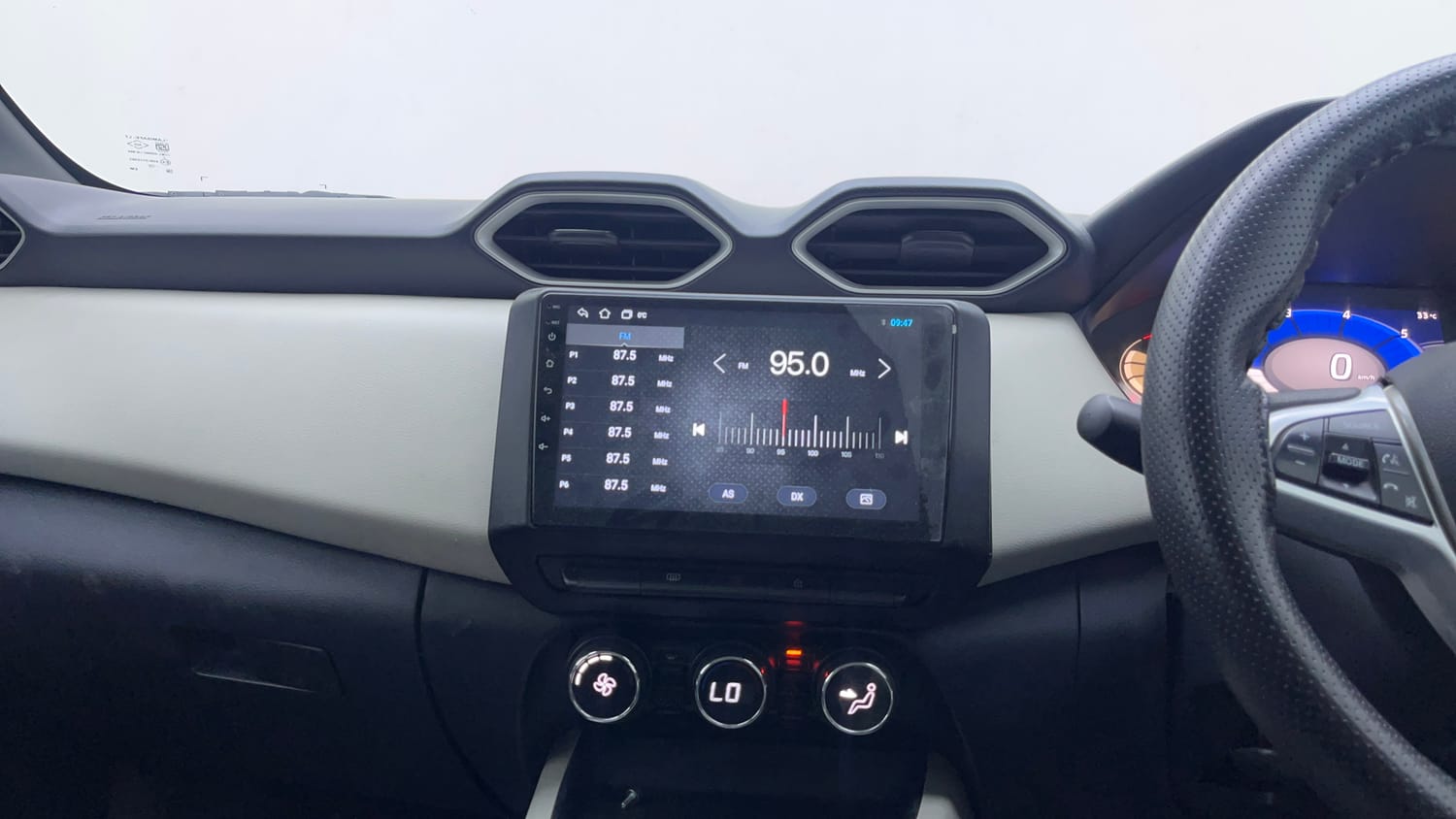 Used 2023 Nissan Magnite XV Petrol Manual interior MUSIC SYSTEM & AC CONTROL VIEW