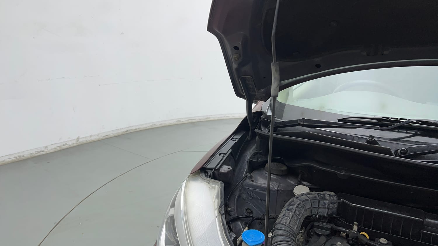 Used 2019 Maruti Suzuki New Ertiga ZXi Petrol Manual engine ENGINE RIGHT SIDE HINGE & APRON VIEW