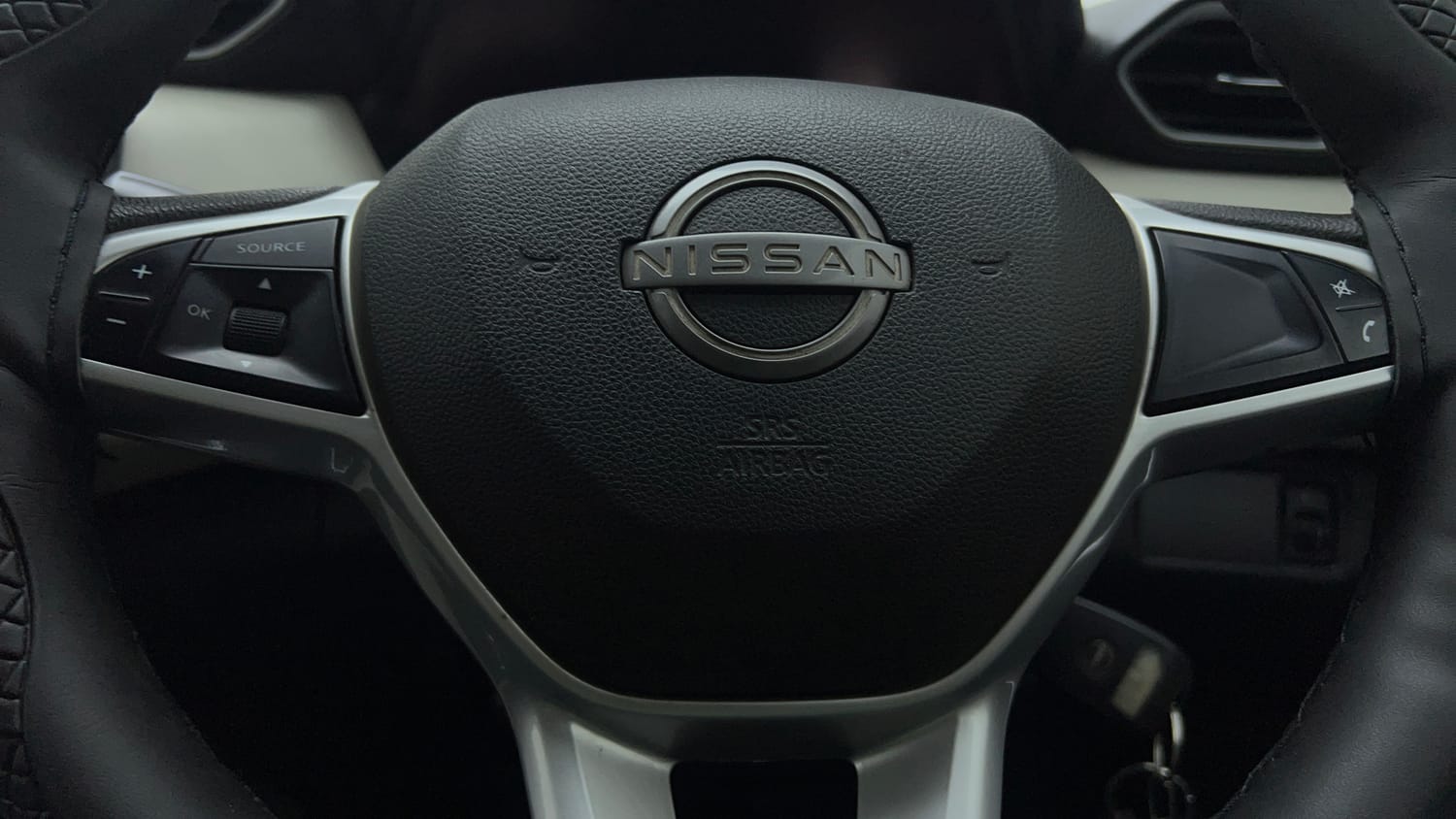 Used 2021 Nissan Magnite XL Petrol Manual top_features Steering mounted controls