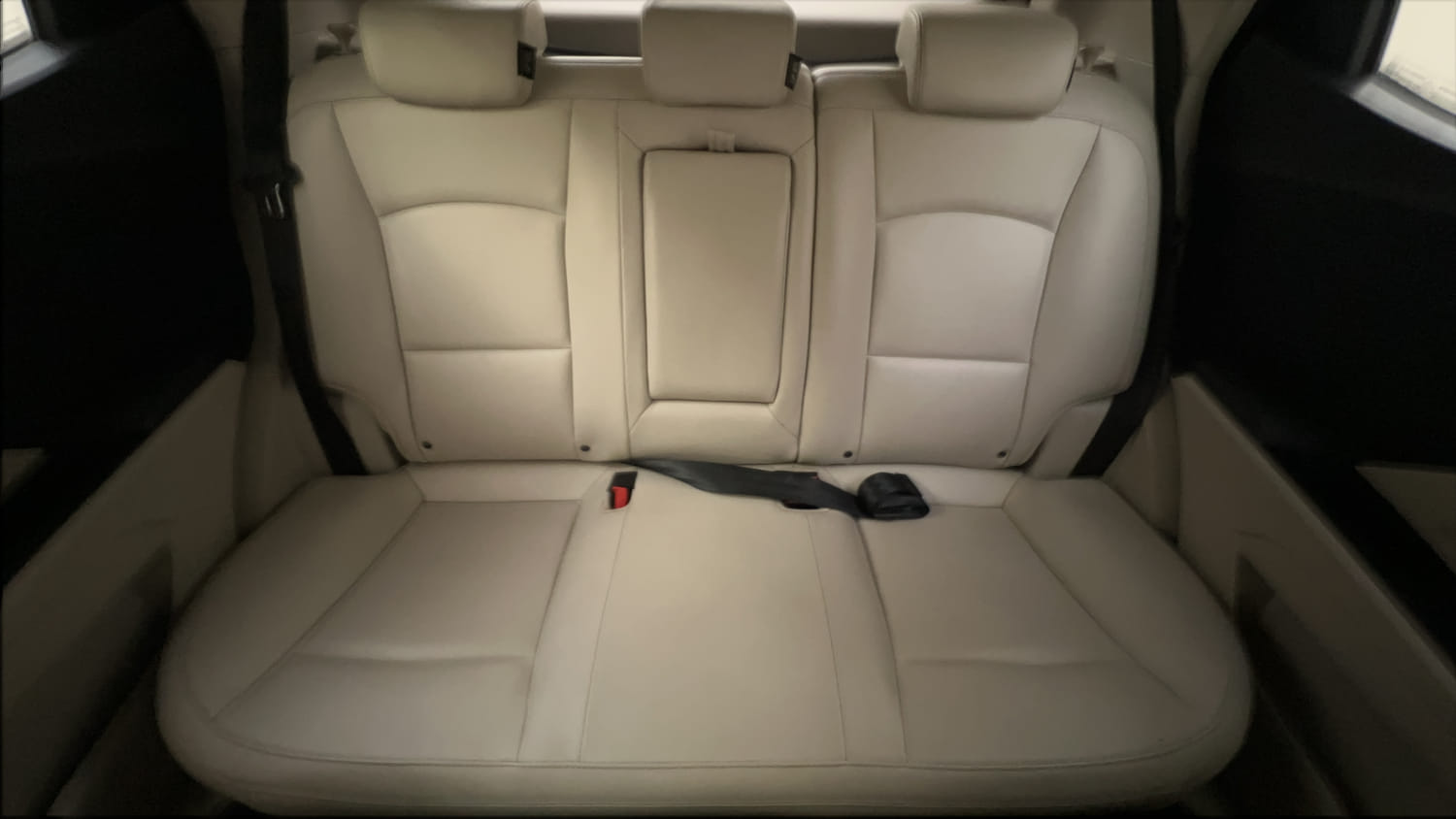 Used 2021 Mahindra XUV 300 W8 (O) 1.5 Diesel AMT Dual Tone Diesel Automatic interior REAR SEAT CONDITION VIEW