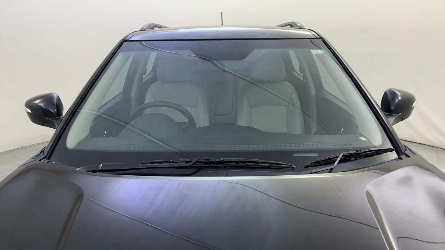 Used 2022 Mahindra XUV 300 W8 (O) 1.2 Petrol Petrol Manual exterior FRONT WINDSHIELD VIEW
