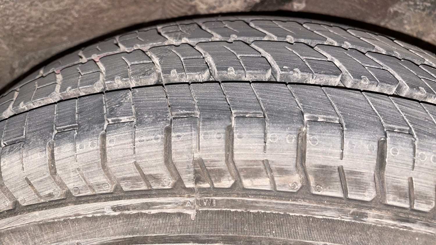Used 2012 Hyundai i10 Sportz 1.2 AT Kappa2 Petrol Automatic tyres LEFT REAR TYRE TREAD VIEW