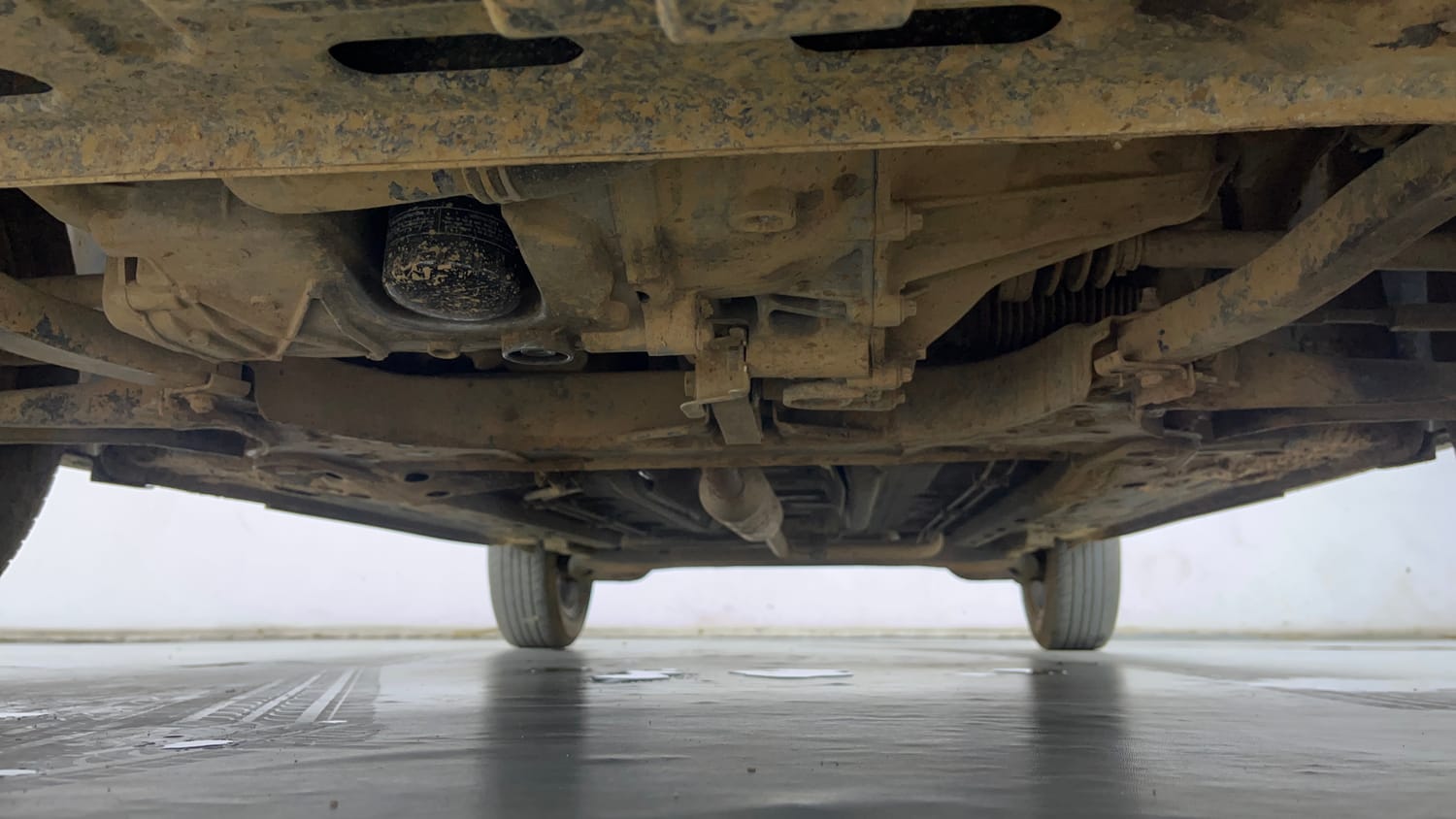 Used 2023 Nissan Magnite XV Petrol Manual extra FRONT LEFT UNDERBODY VIEW
