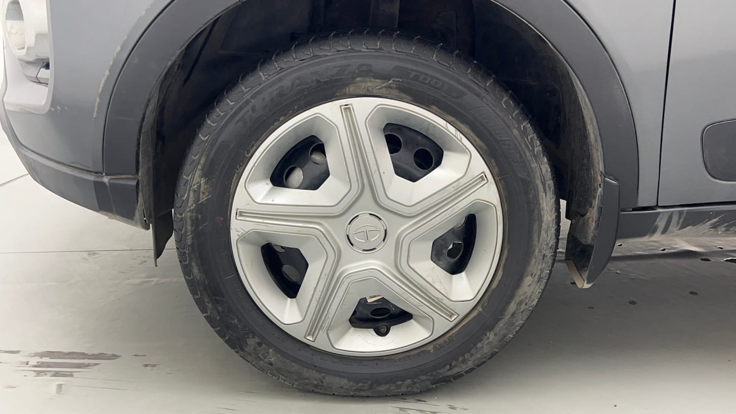 Used 2024 Tata Nexon XMA (S) Petrol Automatic tyres LEFT FRONT TYRE RIM VIEW