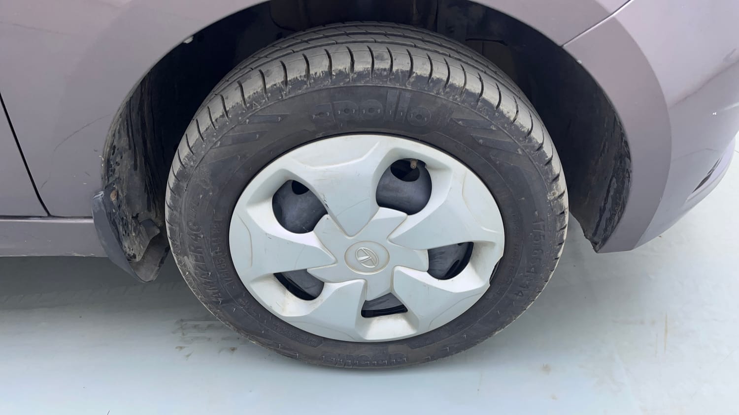 Used 2018 Tata Tiago Revotron XT Petrol Manual tyres RIGHT FRONT TYRE RIM VIEW