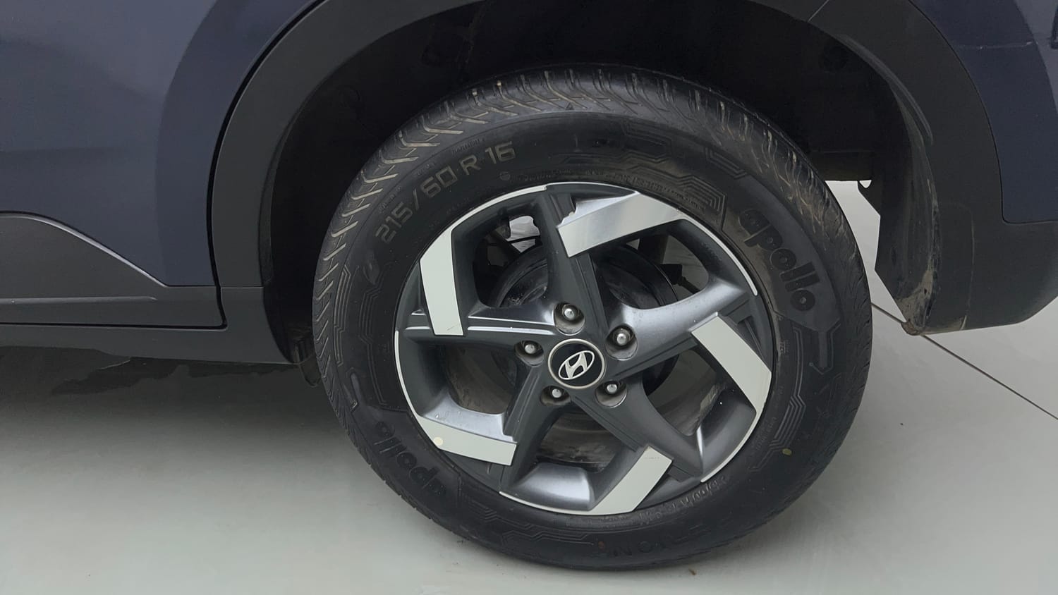 Used 2020 Hyundai Venue SX Plus 1.0 Turbo DCT Petrol Automatic tyres LEFT REAR TYRE RIM VIEW