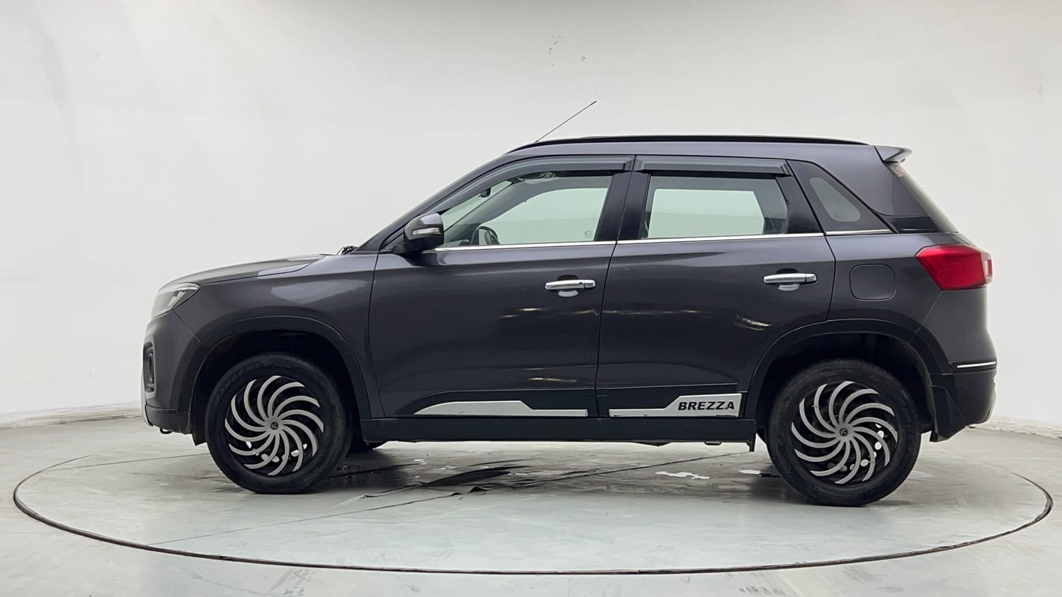 Used 2022 maruti-suzuki Vitara Brezza VXi Petrol Manual exterior LEFT SIDE VIEW
