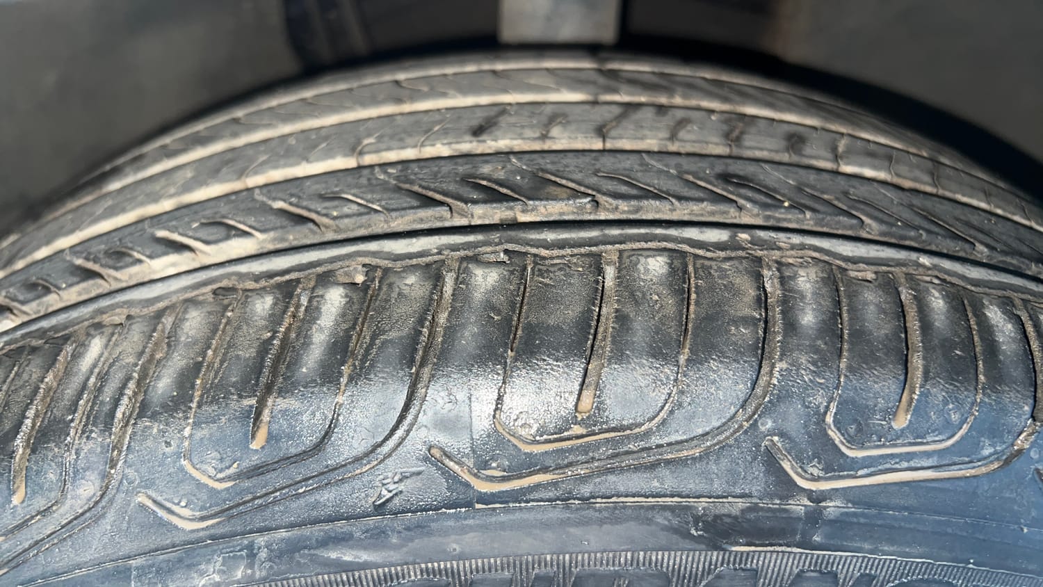 Used 2022 Volkswagen Taigun Topline 1.0 TSI MT Petrol Manual tyres RIGHT FRONT TYRE TREAD VIEW