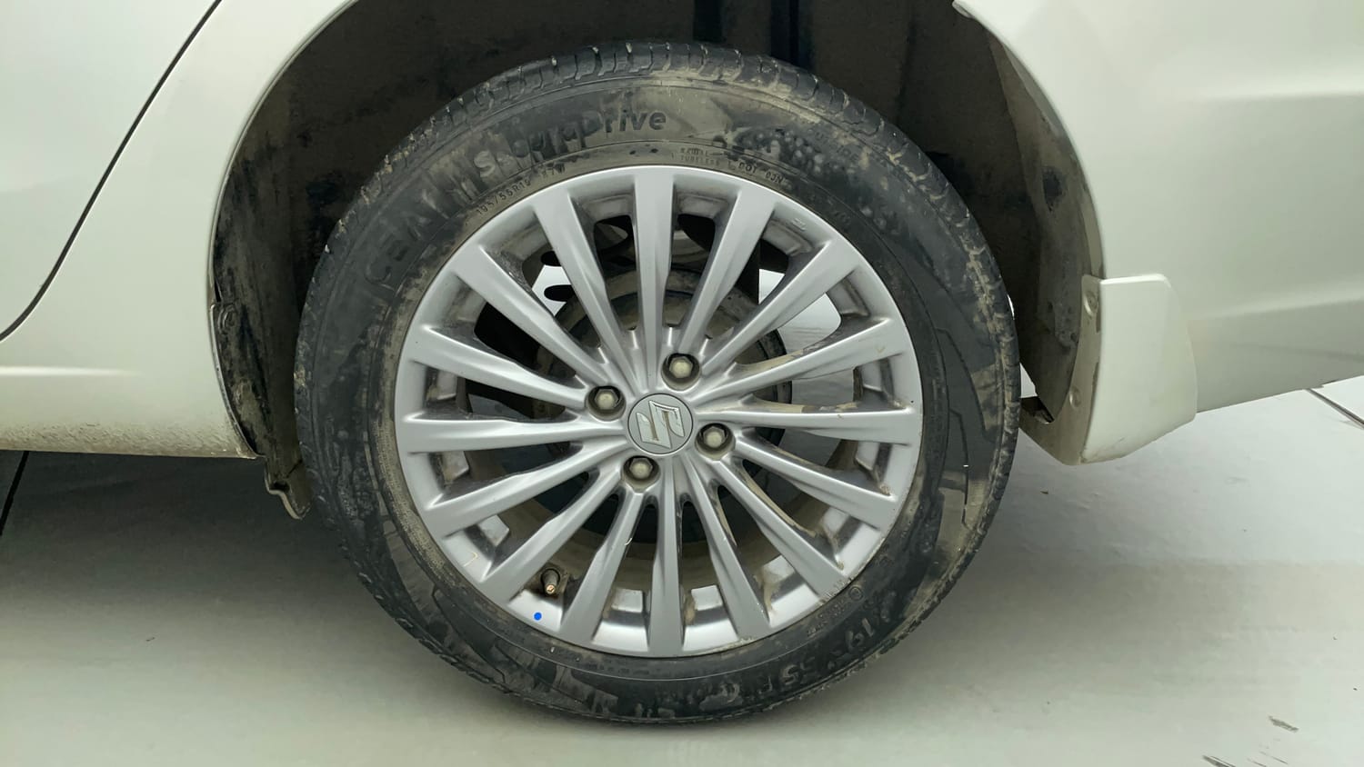 Used 2017 Maruti Suzuki Ciaz Alpha 1.4 AT Petrol Automatic tyres LEFT REAR TYRE RIM VIEW