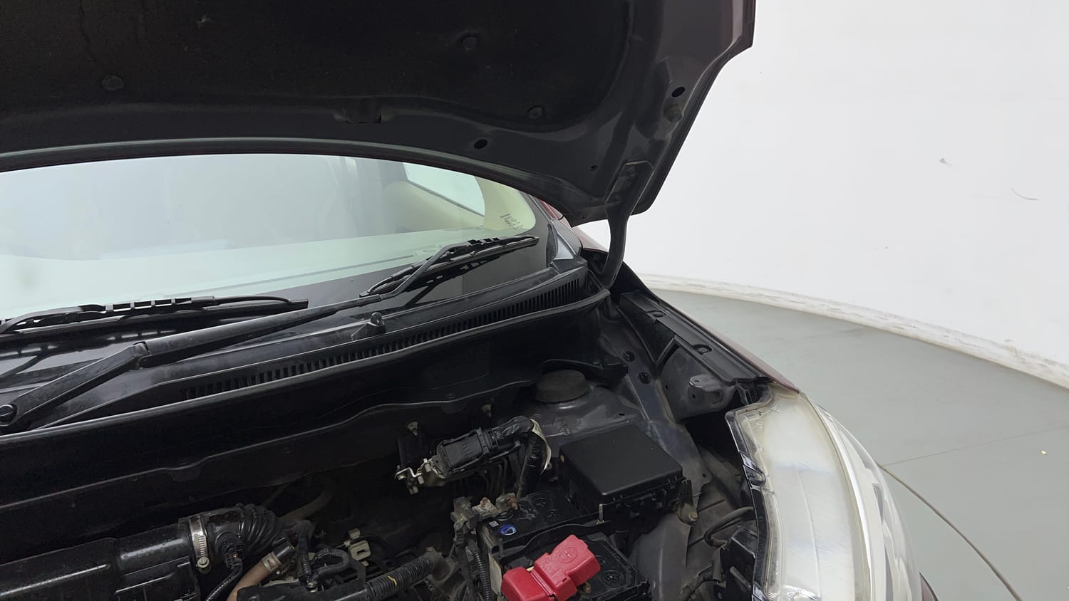 Used 2019 Maruti Suzuki New Ertiga ZXi Petrol Manual engine ENGINE LEFT SIDE HINGE & APRON VIEW