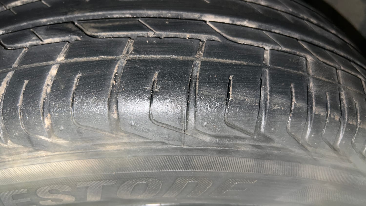 Used 2022 Tata Nexon XZA Plus (Premium) Petrol Automatic tyres LEFT FRONT TYRE TREAD VIEW