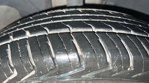 Used 2018 Renault Kwid 1.0 RXT AMT Opt Petrol Automatic tyres RIGHT FRONT TYRE TREAD VIEW