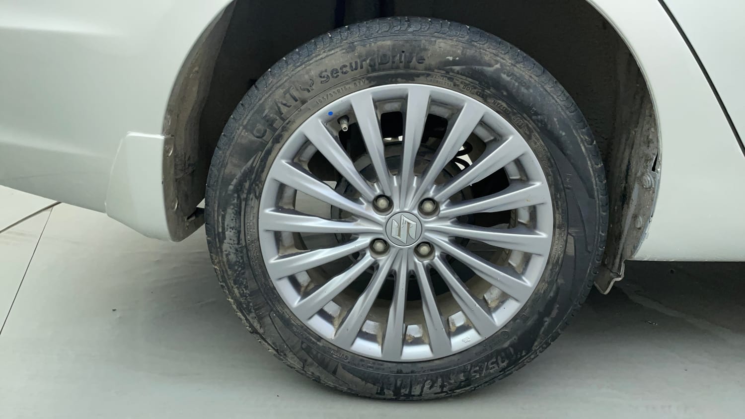 Used 2017 Maruti Suzuki Ciaz Alpha 1.4 AT Petrol Automatic tyres RIGHT REAR TYRE RIM VIEW