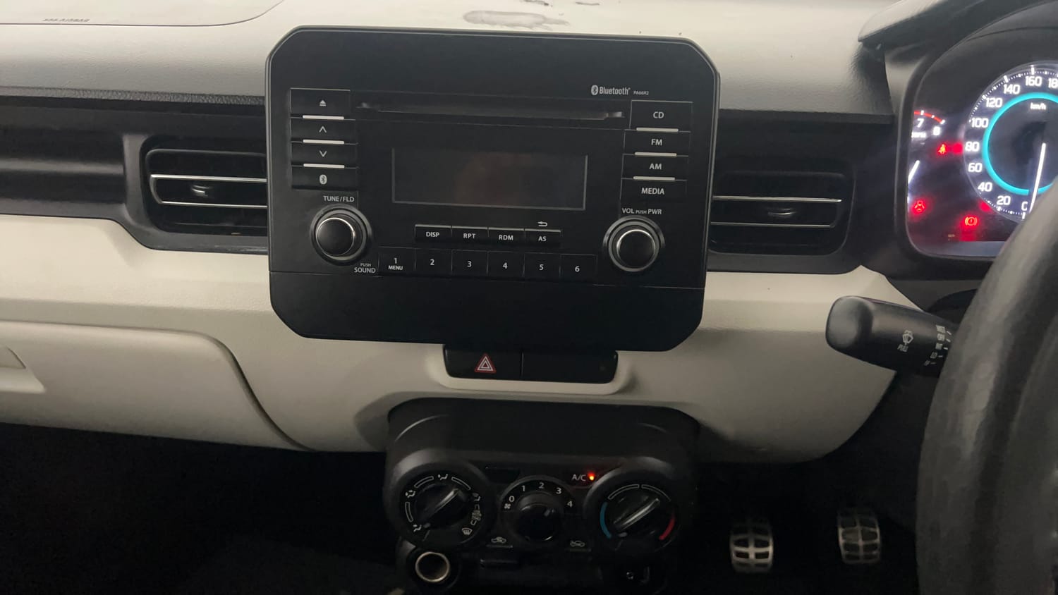 Used 2022 Maruti Suzuki Ignis Delta 1.2 MT Petrol Manual interior MUSIC SYSTEM & AC CONTROL VIEW