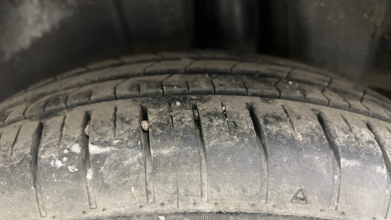 Used 2015 Maruti Suzuki Ciaz ZXi  AT Petrol Automatic tyres LEFT REAR TYRE TREAD VIEW